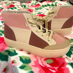 NWOT Rocketdog Women’s Size 10 Colorblock Shoes